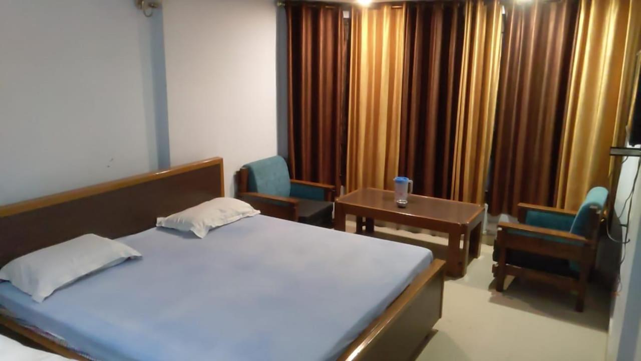 Hotel Raj Deluxe Haridwār Exterior foto